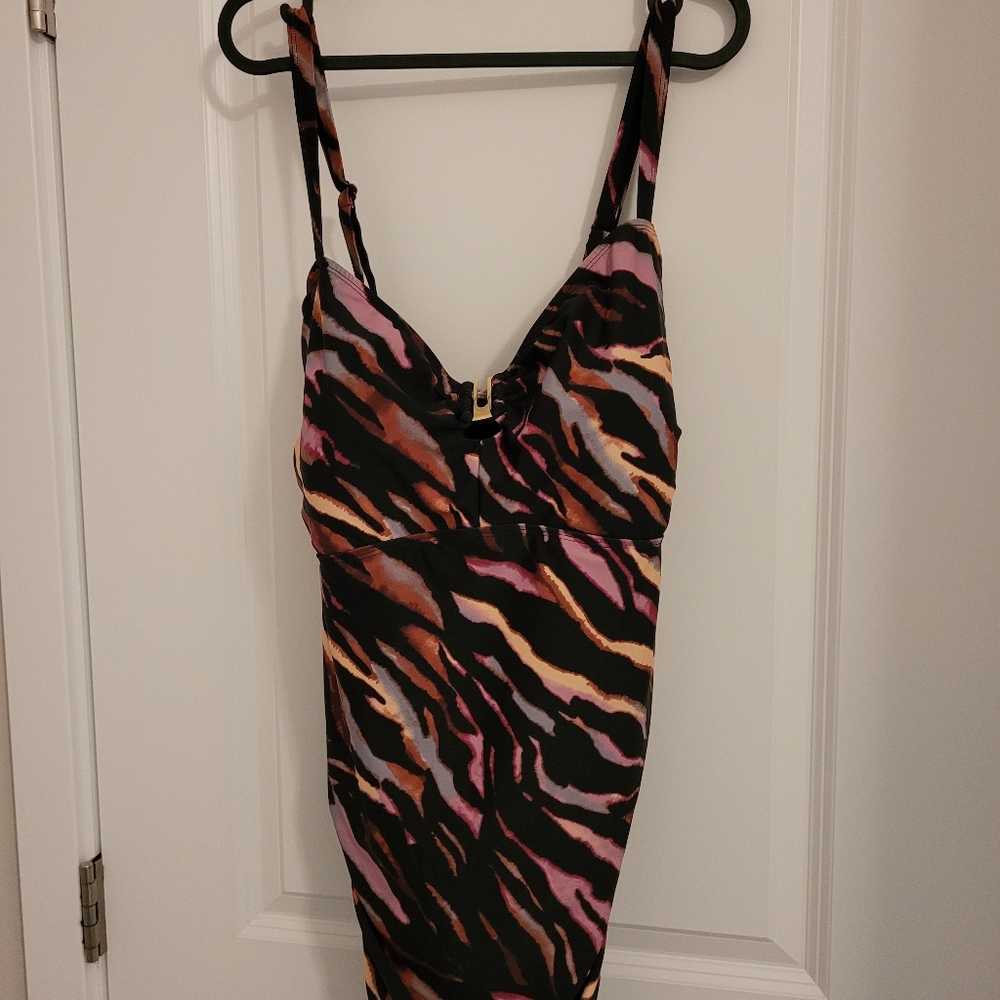 Torrid swimsuit w/ ladder strap detail & adjustable straps (Size 4 in Torrid)